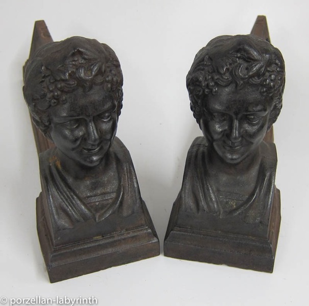 2 alte Kaminvorleger Kaminböcke Kaminholz Gusseisen Kaminhunde Antik